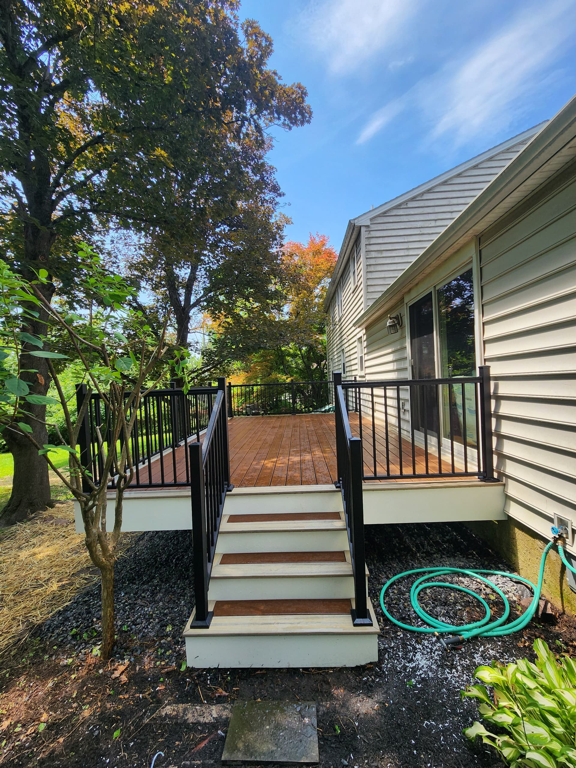 Gallery photos for Old Rotting Deck Replaced with a Trex Cinnamon Cove Build: Image #2