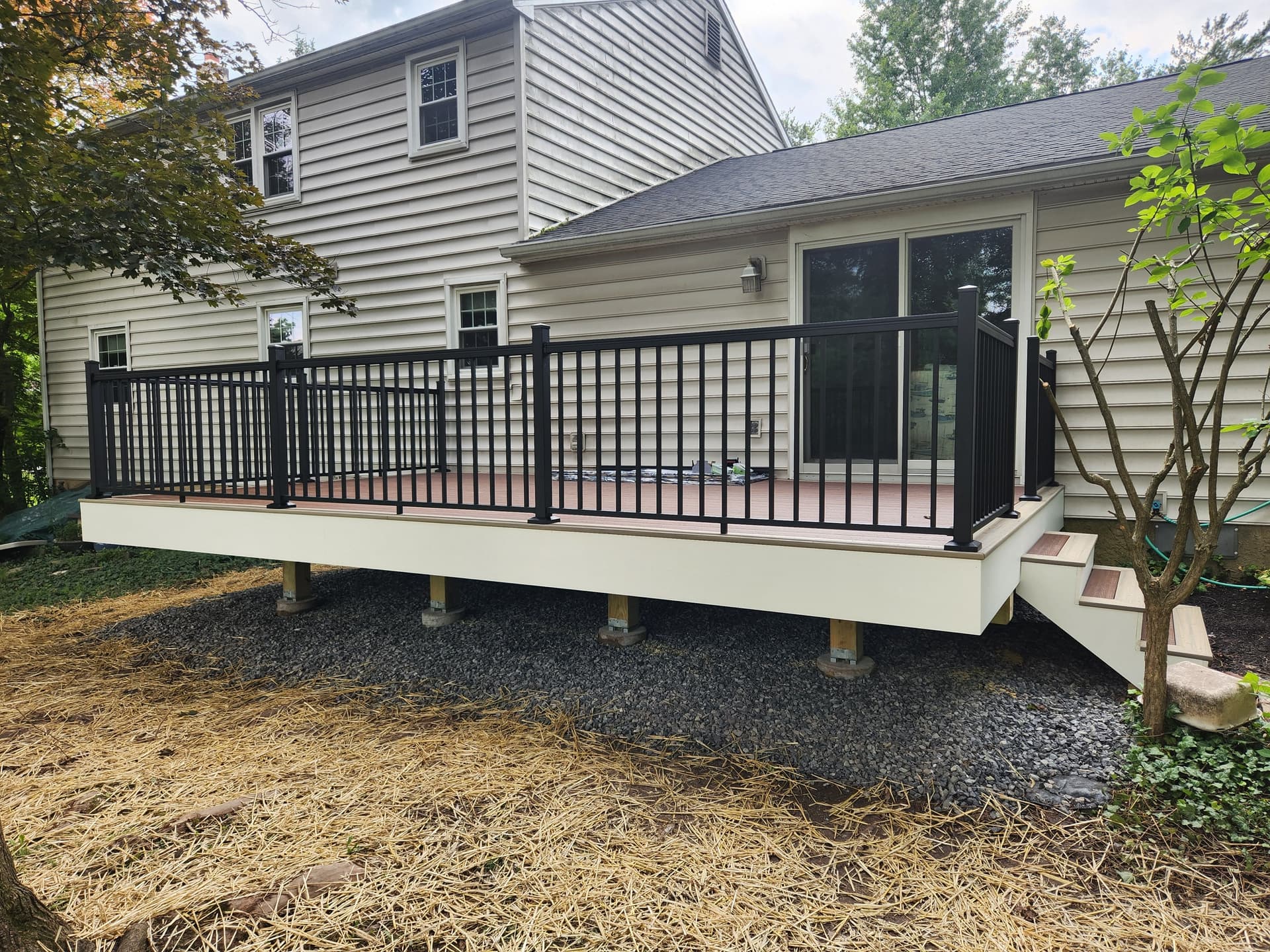 Gallery photos for Old Rotting Deck Replaced with a Trex Cinnamon Cove Build: Image #4