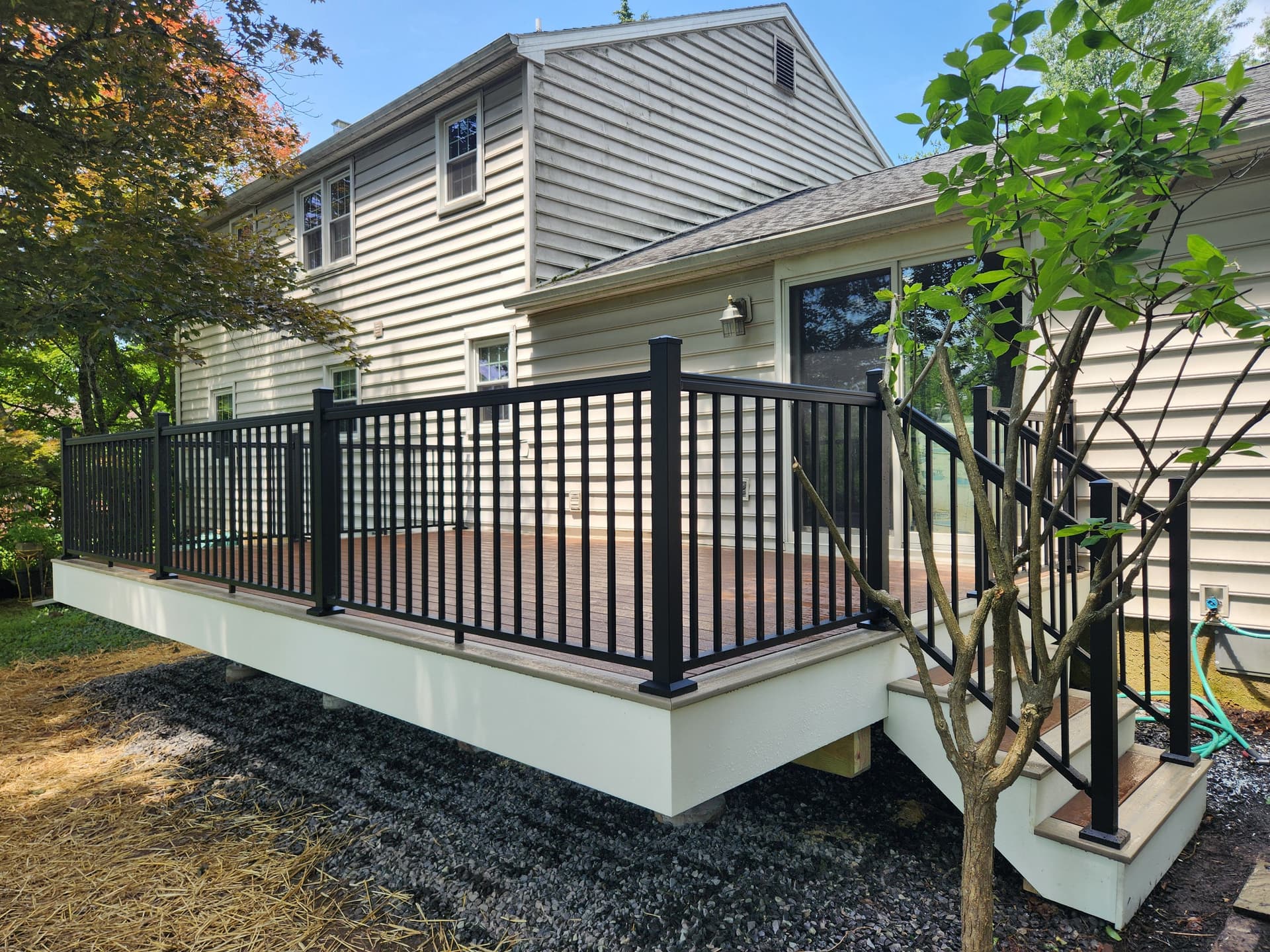 Gallery photos for Old Rotting Deck Replaced with a Trex Cinnamon Cove Build: Image #1
